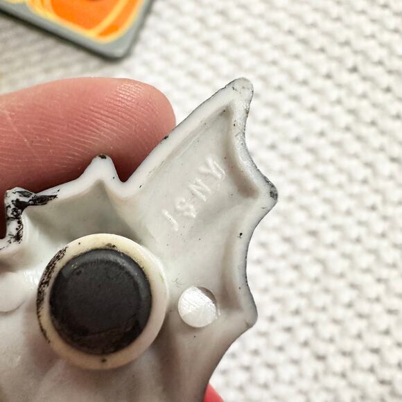 JSNY 80s Vintage Plastic Miniature Halloween 11 Magnets Set in Original Tin - Picture 5 of 8